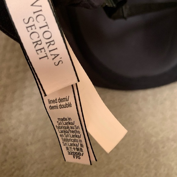 New Victoria’s Secret Demi Bra - Picture 3 of 3
